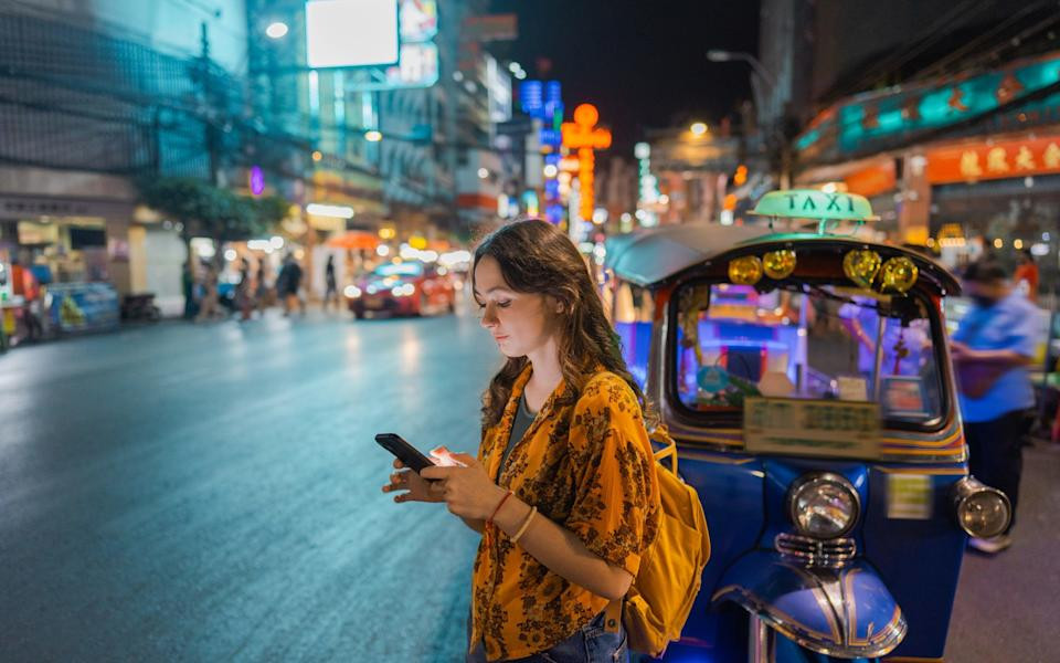 Tuk-tuks in Bangkok offering tour for unknowing travellers