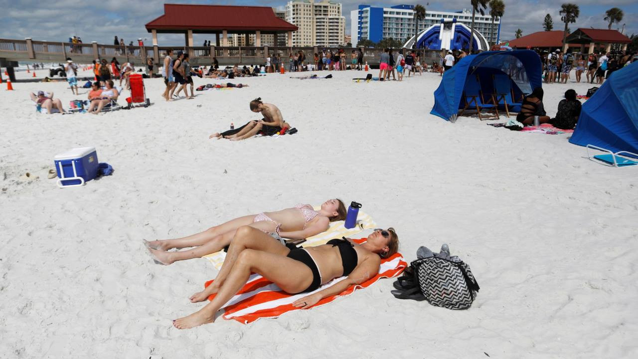 Sunset in Miami, Florida, showcasing the vibrant tourism industry of the United States