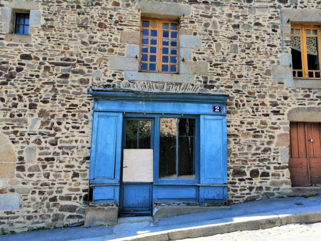 The town of Fougères with a blue door