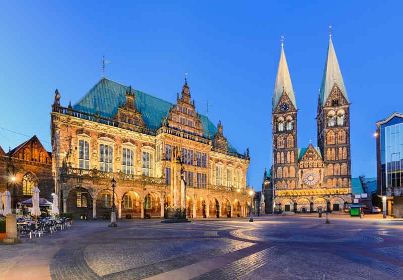 Market Square in Bremen, Germany, with Gothic buildings and the Roland statue