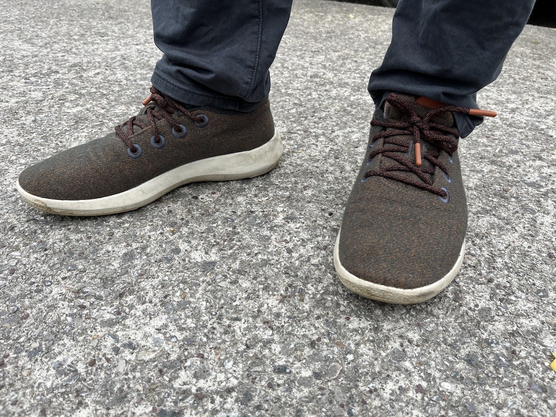 A man wearing Allbirds sneakers