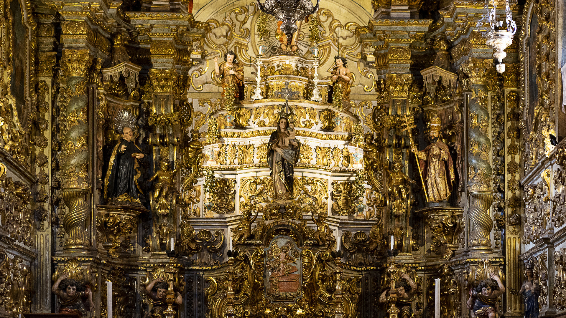 The alter of an 18th century church completely decorated in gold.