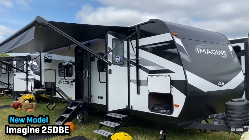 Imagine XLS 25DBE interior with bunk beds