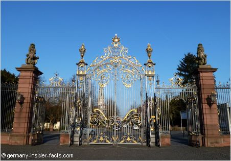 The beautiful entrance gate at Schloss Philippsruhe in Hanau, a great location for memorable photos