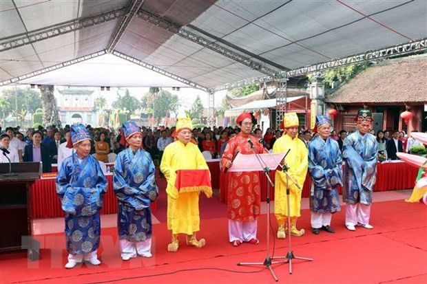 A ceremony to show respect to Confucius and people worshipped at Mao Dien Temple of Literature