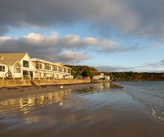 Hotel Chatham: A Comfortable Stay Amidst the Island's Natural Beauty