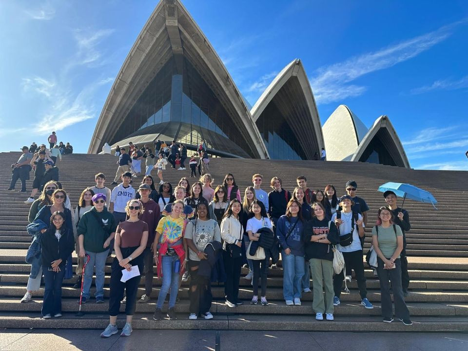 High school students posing in front of the Sydney Opera House