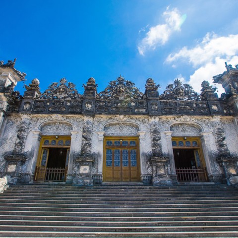 Hue tombs an inside guide