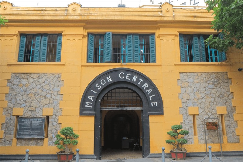 Tourist Attractions Near Quan Su Pagoda