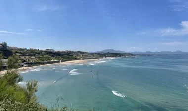 View of Côte des Basques showcasing its stunning coastline and excellent surfing conditions, a must-visit for surf enthusiasts in Biarritz.