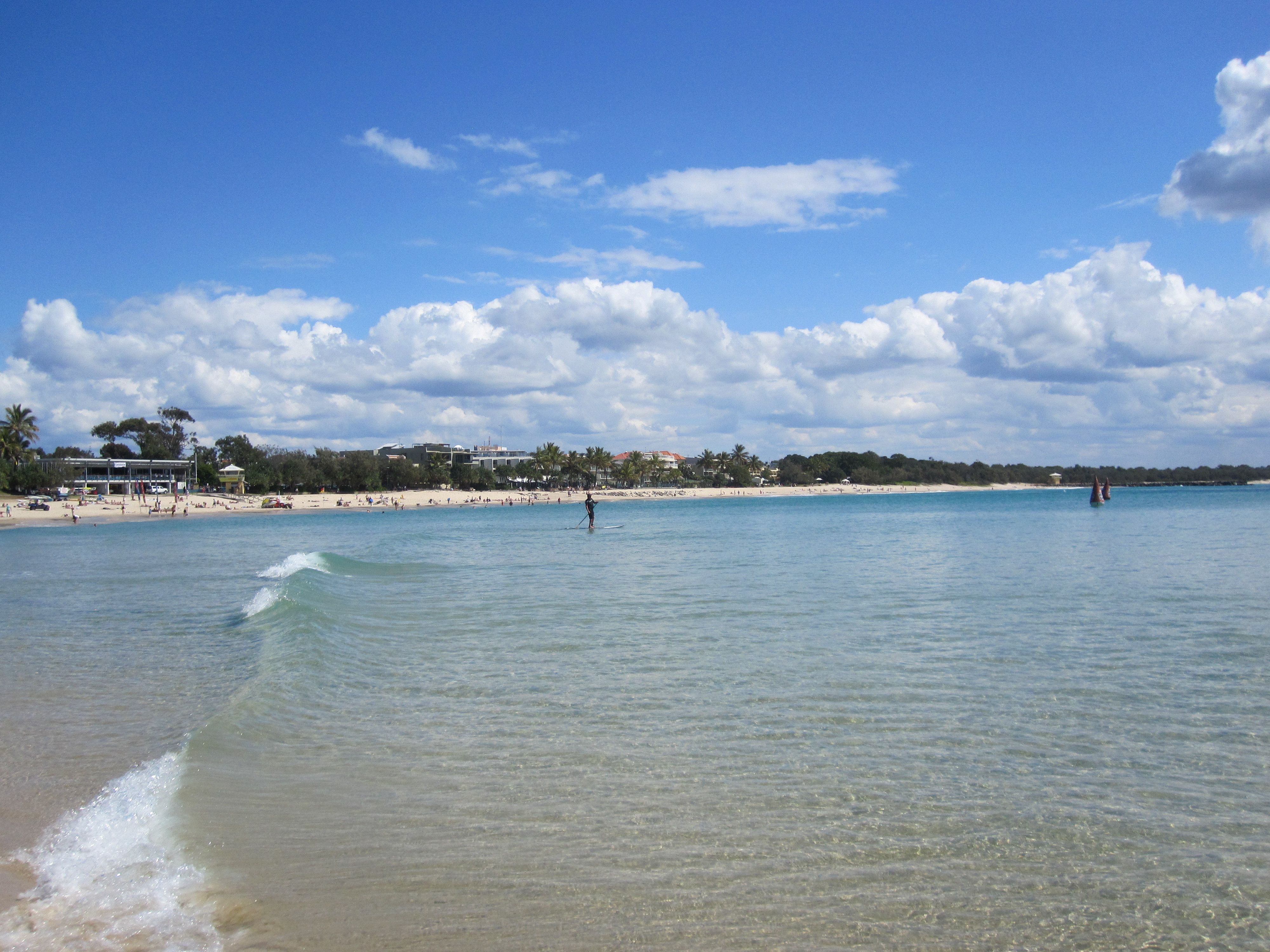 Standing at Noosa cove, facing Noosa Main Beach