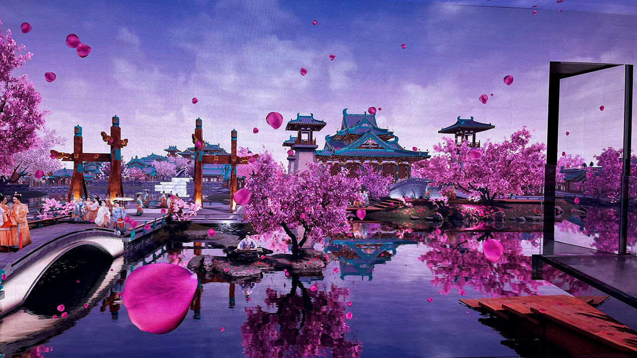Jinling Town offers a 5-D interactive virtual reality experience for visitors.