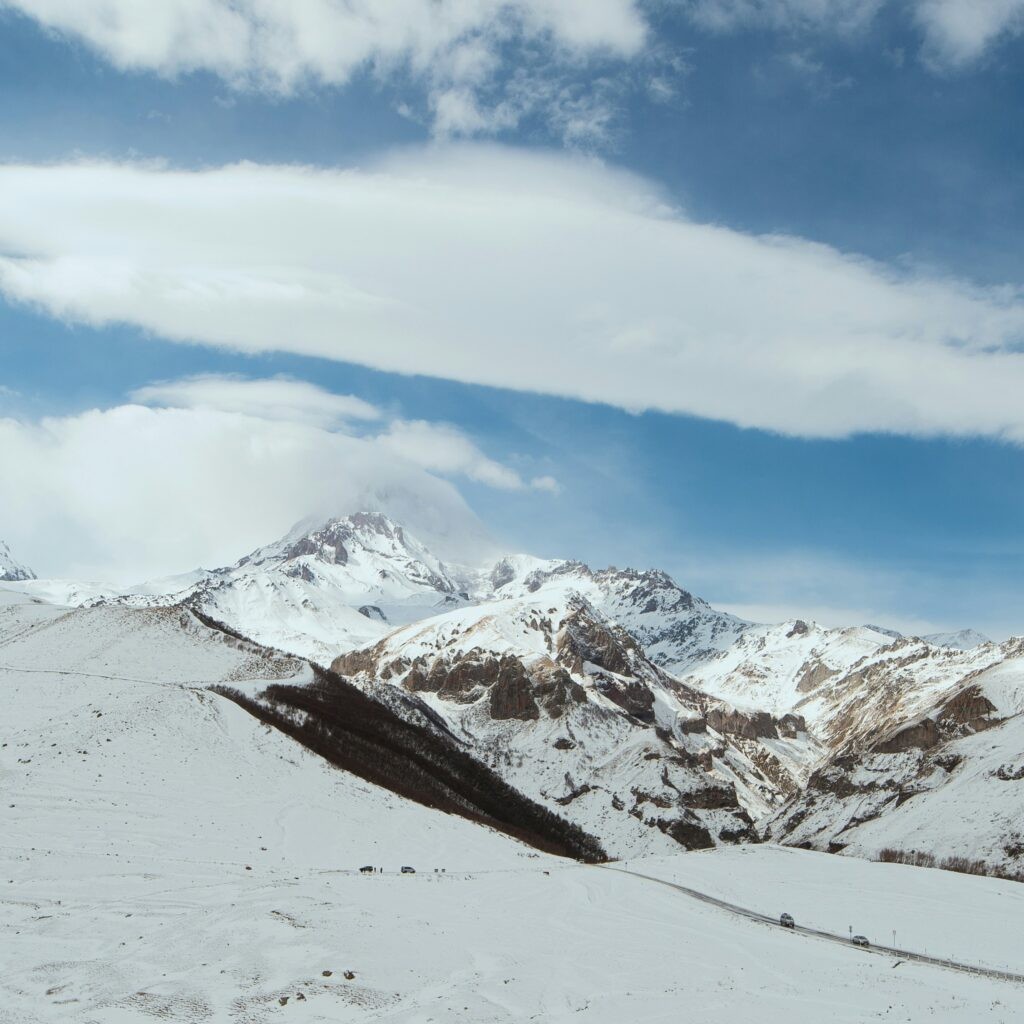 kazbegi-ivan-stepanov-em5p3IdT6yc-unsplash