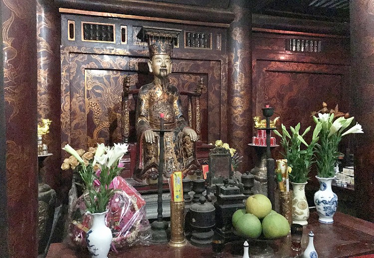 Statue of King Dinh