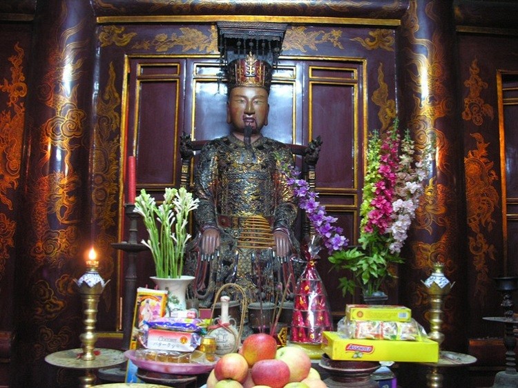 Statue of King Le