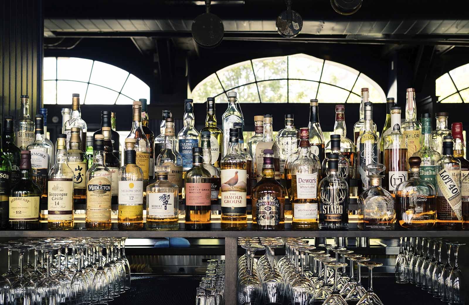 Lafayette Grande Bar Service: A well-stocked bar area at Lafayette Grande, providing guests with a variety of beverage options and professional service.