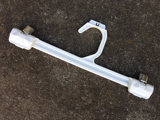 Plastic skirt hanger