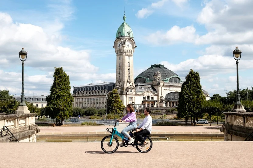 A couple enjoys a bike ride through the streets of Limoges. 