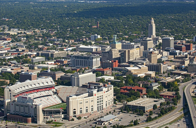 Lincoln Alt Text: A vibrant cityscape of Lincoln, Nebraska, showcasing modern buildings alongside historic landmarks, reflecting the city's dynamic blend of urban life and historical charm.