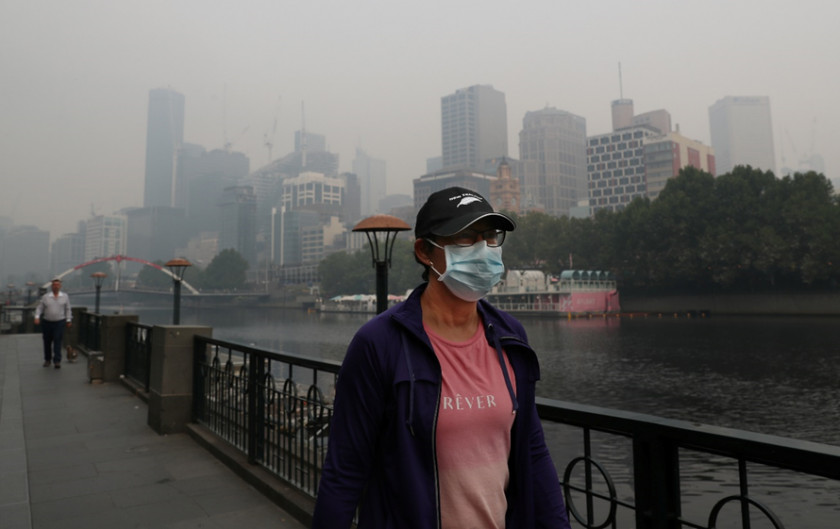 People in Melbourne wearing breathing masks to protect themselves from the thick smoke haze caused by the bushfires, highlighting the public health concerns
