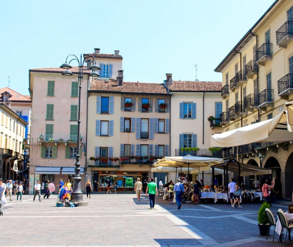 Bustling main square in Como, a lively hub of activity