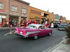 Shops and restaurants in Oak Harbor