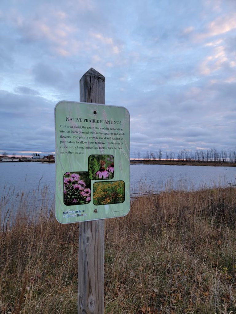 Menekaunee Harbor Trail