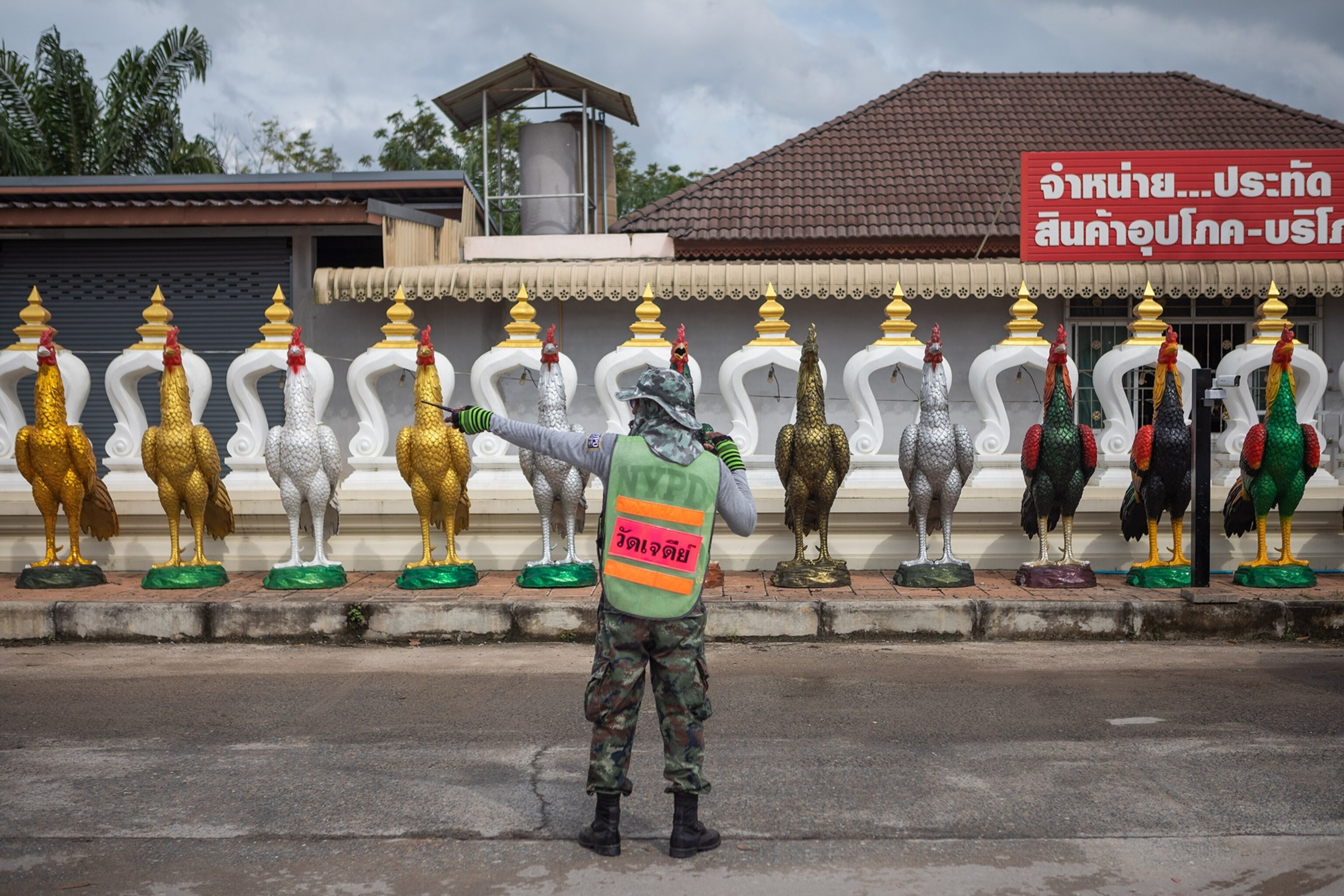 staff managing traffic at Wat Chedi