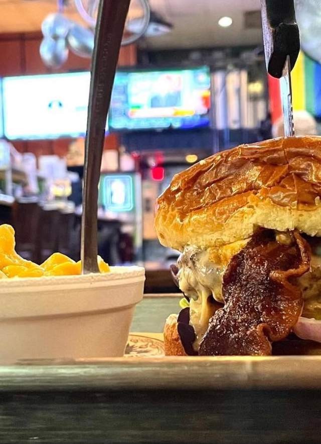 A tempting bacon cheeseburger paired with creamy macaroni and cheese