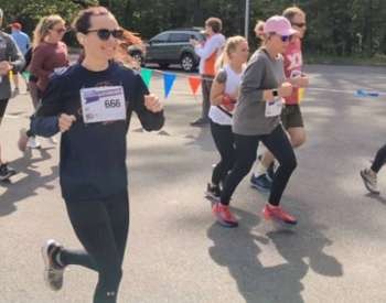 People Running In Mother Lovin 5k Saratoga