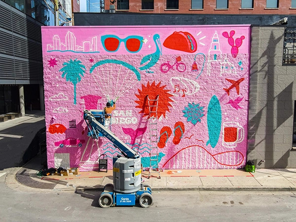 Mural by Phoebe Cornog in Chicago’s West Loop