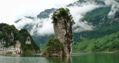 Na Hang Ecotourism Area - A Boat's Eye View of Serene Vietnam Landscape