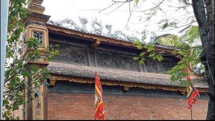 A detailed view of the harem's exterior