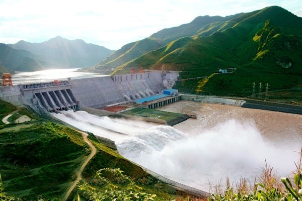 the largest hydropower plant in Vietnam