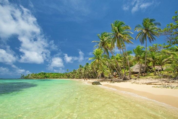 Turquoise waters of Little Corn Island, perfect for a relaxing Caribbean vacation