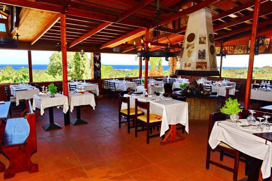 Panorama Restaurant in Ha Long Bay offers breathtaking views and excellent seafood