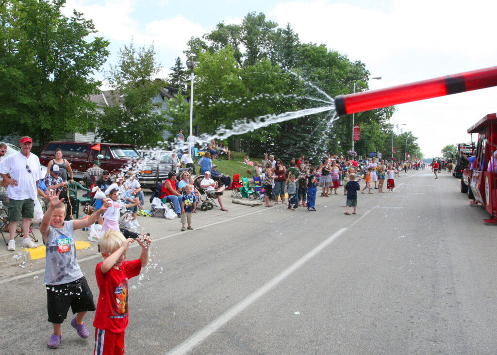 Detroit Lakes Northwest Water Carnival Parade