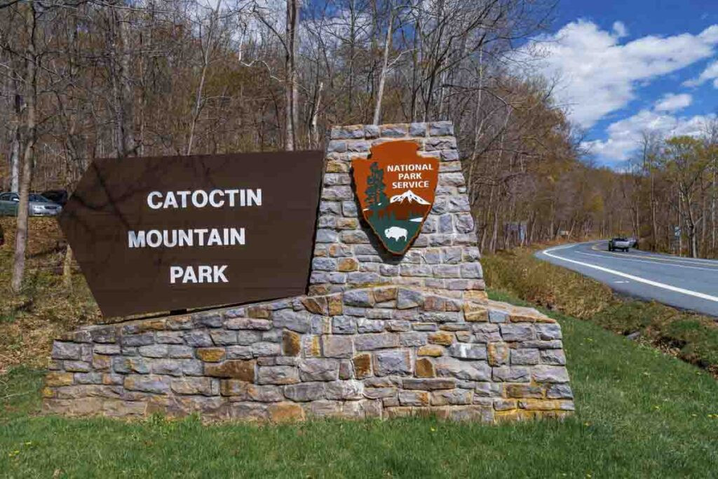 A stone sign with the text 
