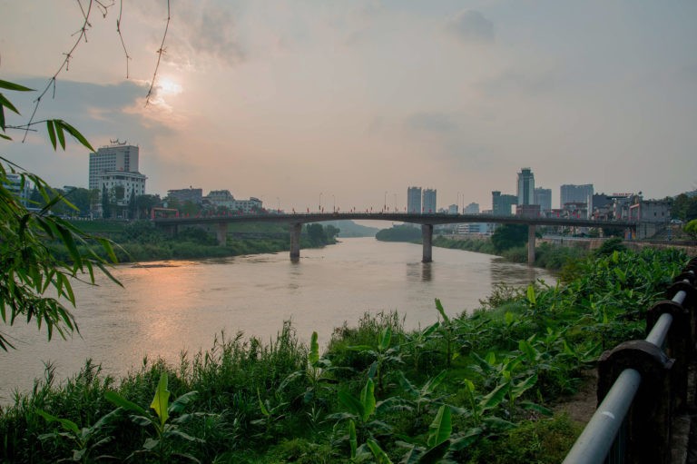 The Red River is a natural border separating China and Vietnam, Linh Pham