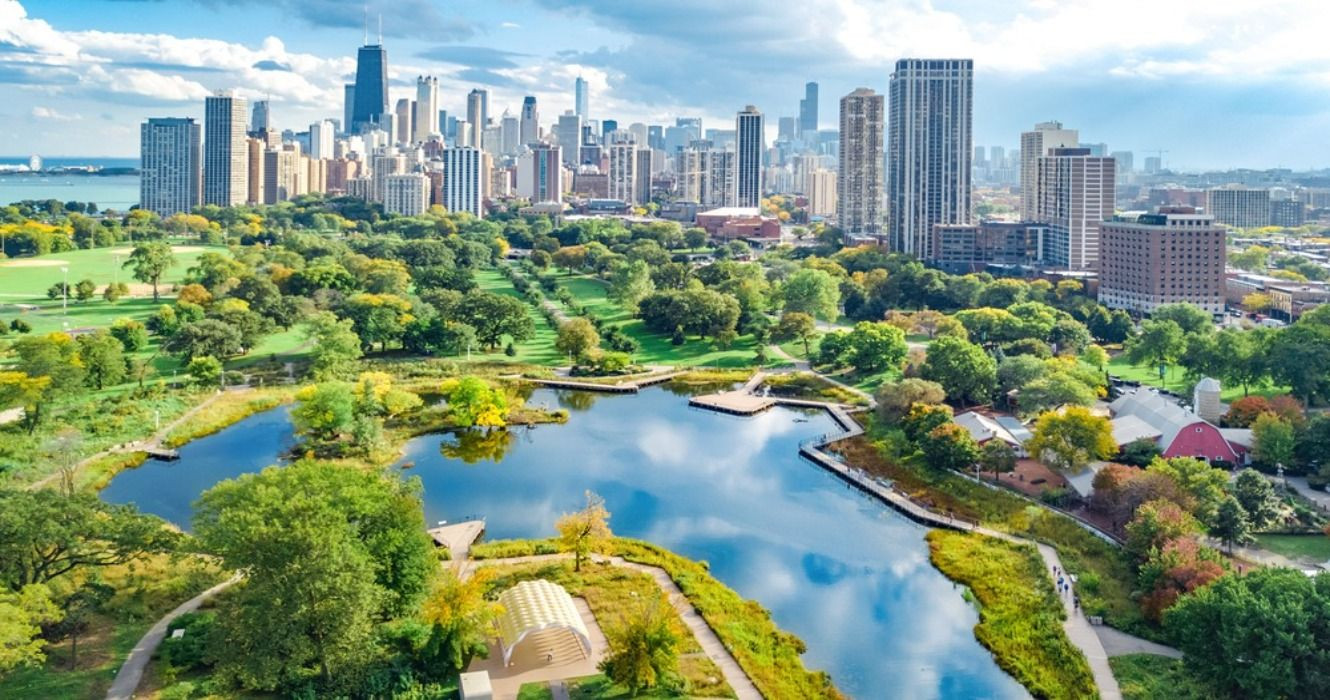A view of the Chicago skyline and Lake Michigan on a clear day