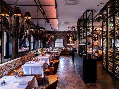 The very chic interior of Restaurant Bougainville in Amsterdam.