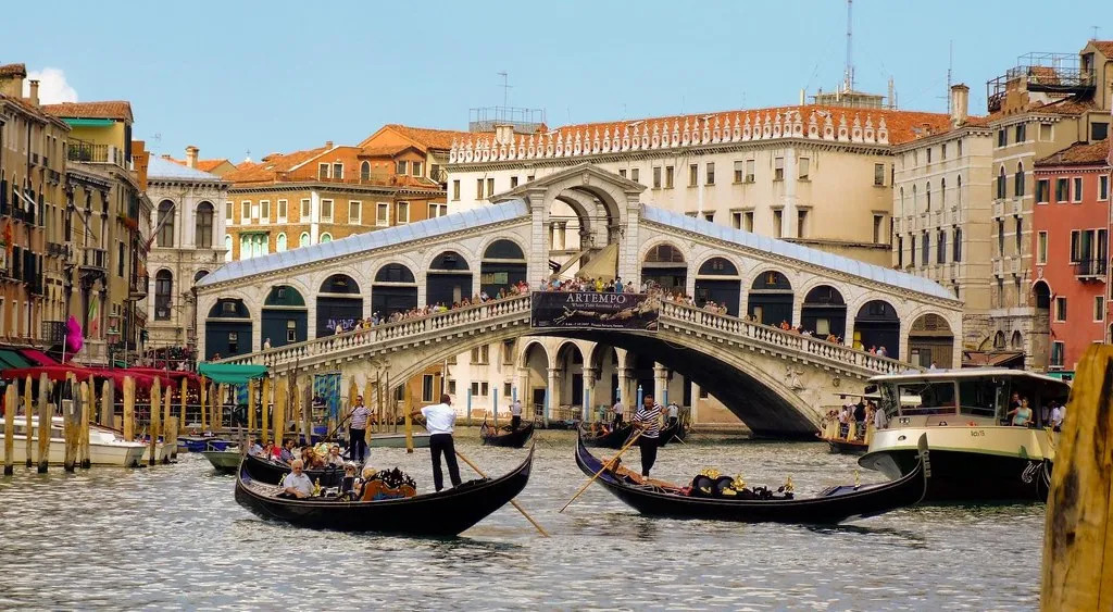 Rialto Bridge Venice, Italy; Photo- Shaun Dunmall | Flickr
