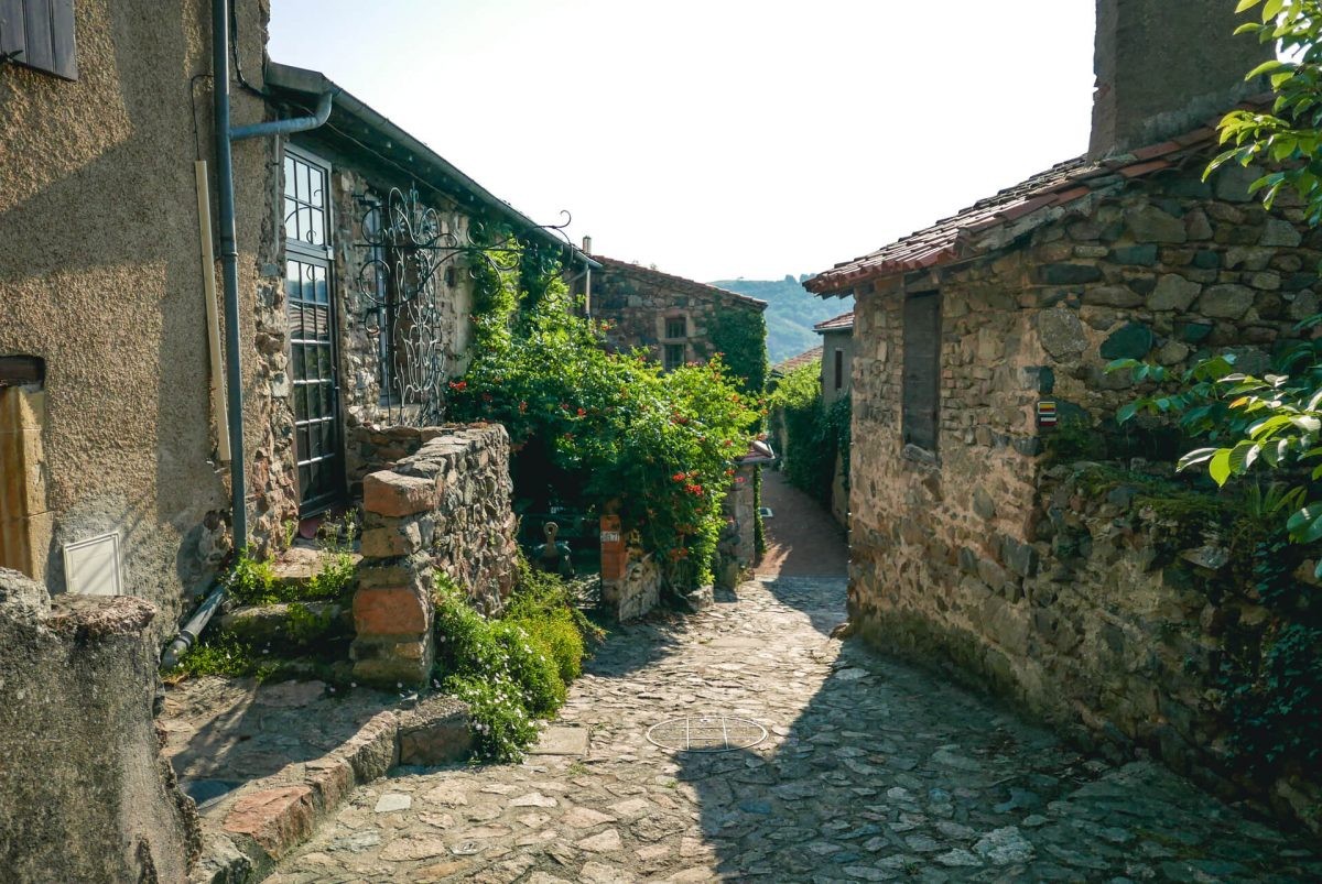 A charming alley in Saint-Jean-Saint-Maurice-sur-Loire