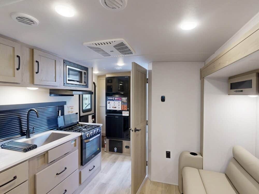 Rockwood Mini Lite 2109S kitchen and living area