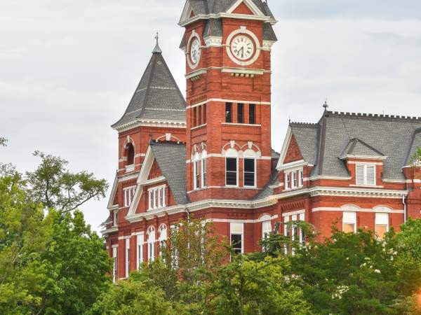 Samford Hall at Auburn University with a clear blue sky