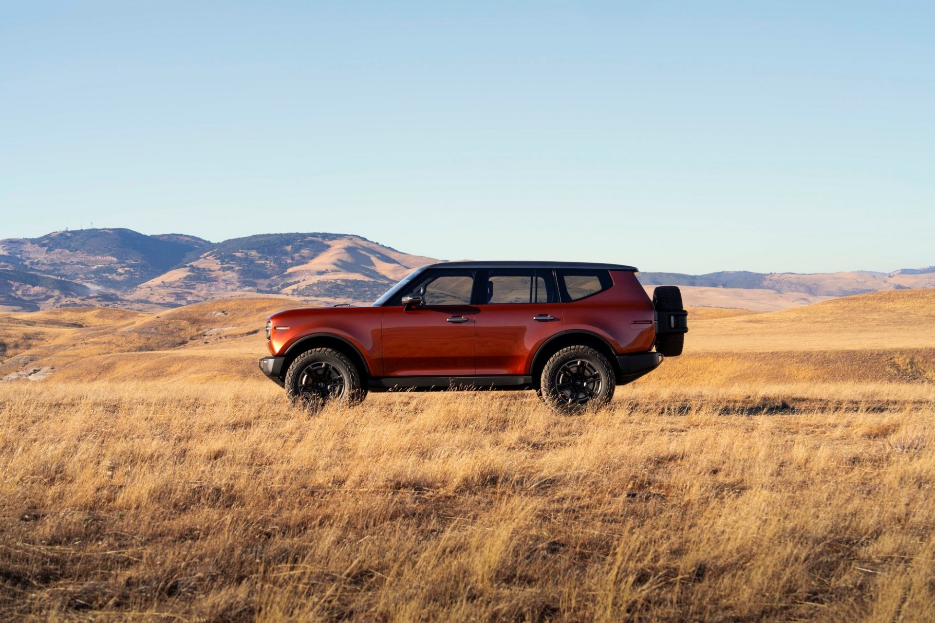 Side view of the Scout Traveler SUV highlighting its ground clearance and rugged tires