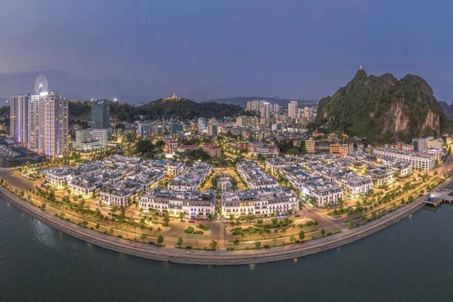 Seafood in Ben Doan Area, located on Ha Long City's coastal road, offers fresh catches and scenic views