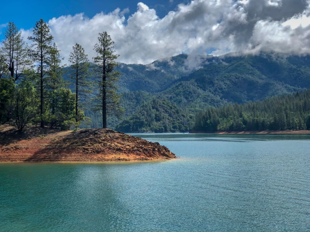 Lake Shasta CA summer houseboating, swimming, and jet skiing