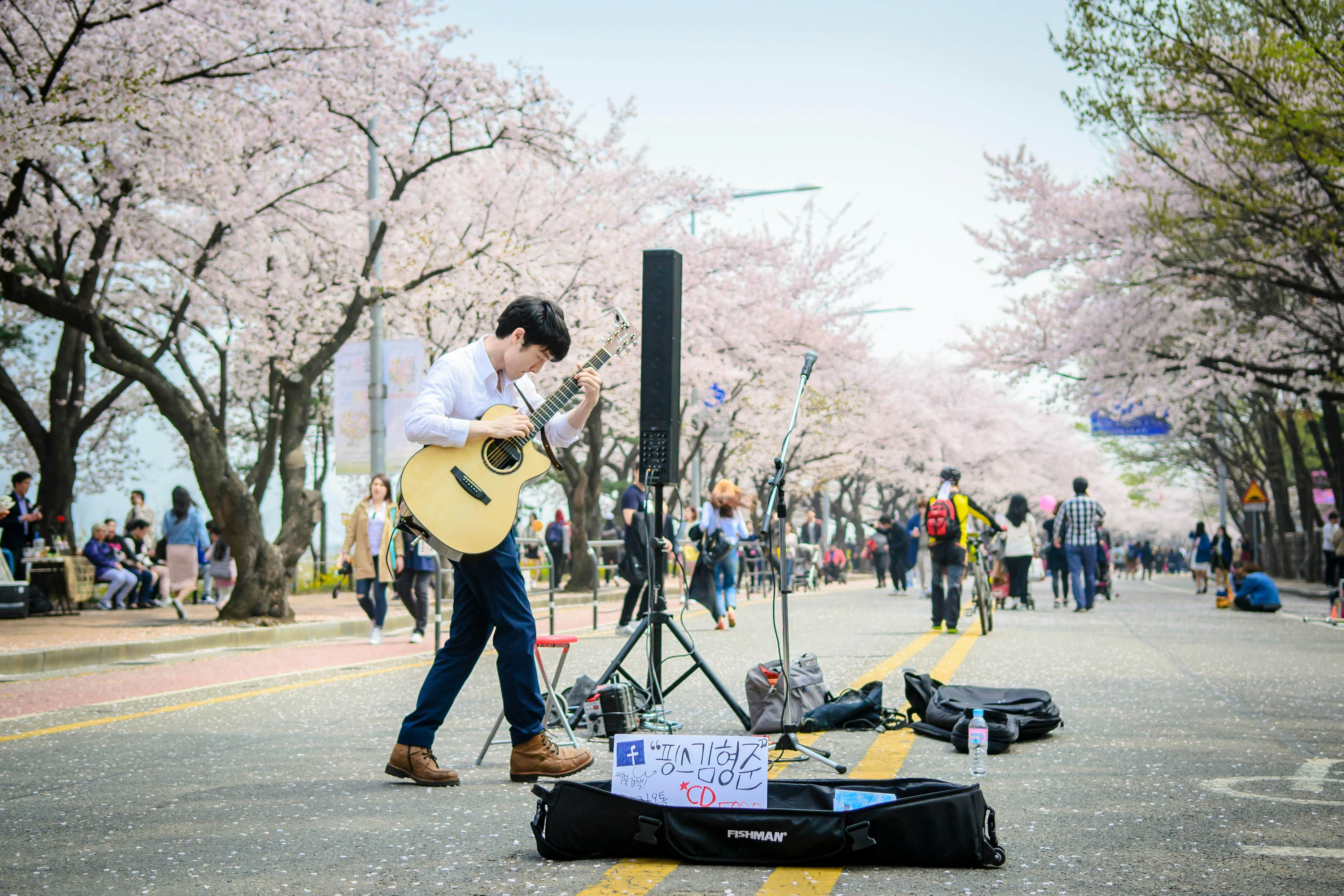 Street performer in Yeouido Park, Seoul, symbolizing the vibrant culture and friendly atmosphere of South Korea