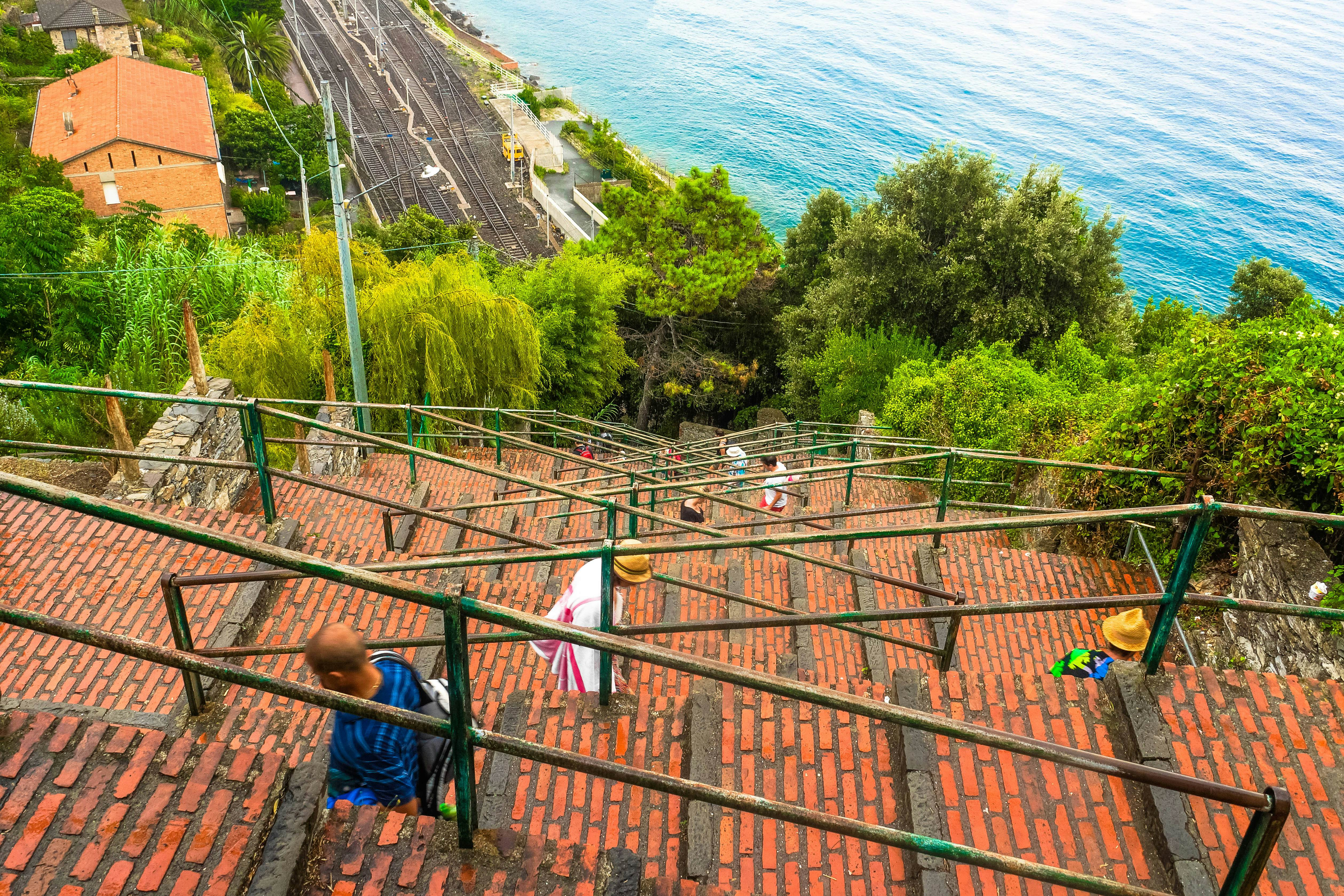 The Lardarina, a long flight of steps from the station to Corniglia village